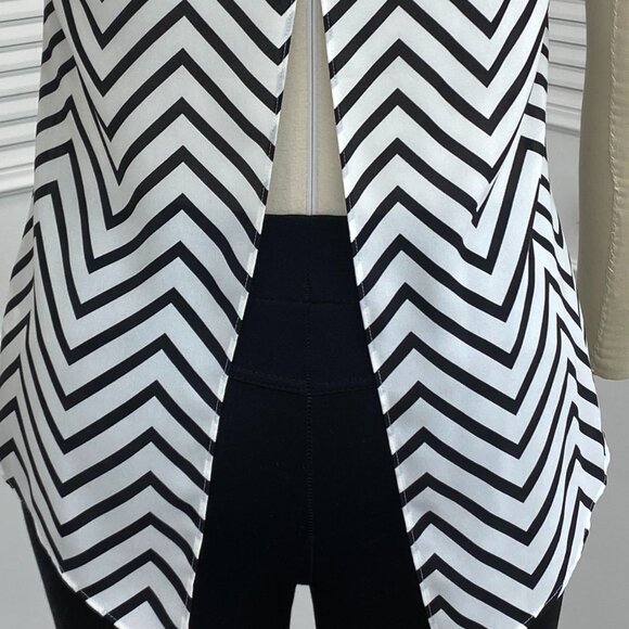 Express Black & White Top Sz. Sm P Sleeveless Diagonal Stripes - Picture 4 of 11